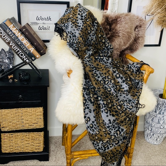 Animal Print Versatile Wear Poncho Cape Cloak O/S - Picture 3 of 13